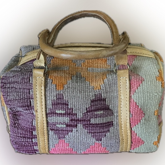 Vintage Elephant Walk Kilim Rug Handbag 80s
Barrel Duffle - Picture 1 of 9